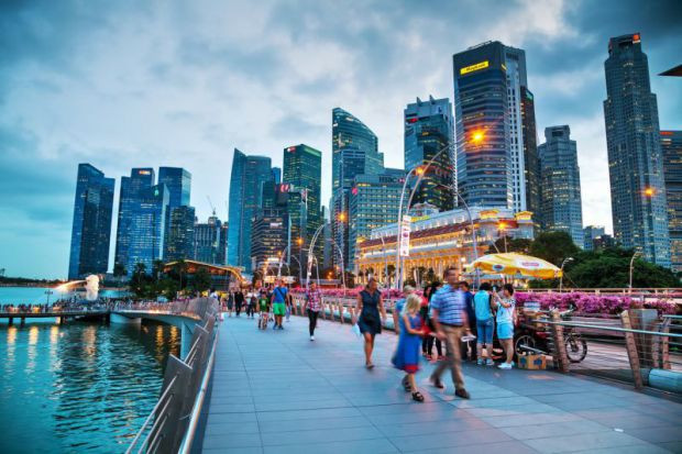 Đảo quốc sư tử Singapore sử dụng nhiều ngôn ngữ khác nhau, trong đó có 4 ngôn ngữ chính là: tiếng Anh, tiếng Hoa, tiếng Mã Lai và Tamil.