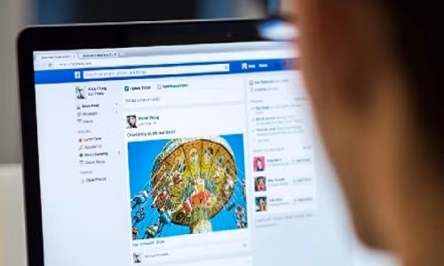 Ngày càng nhiều cá nhân, tổ chức trong nước kinh doanh qua Facebook. Ảnh minh họa