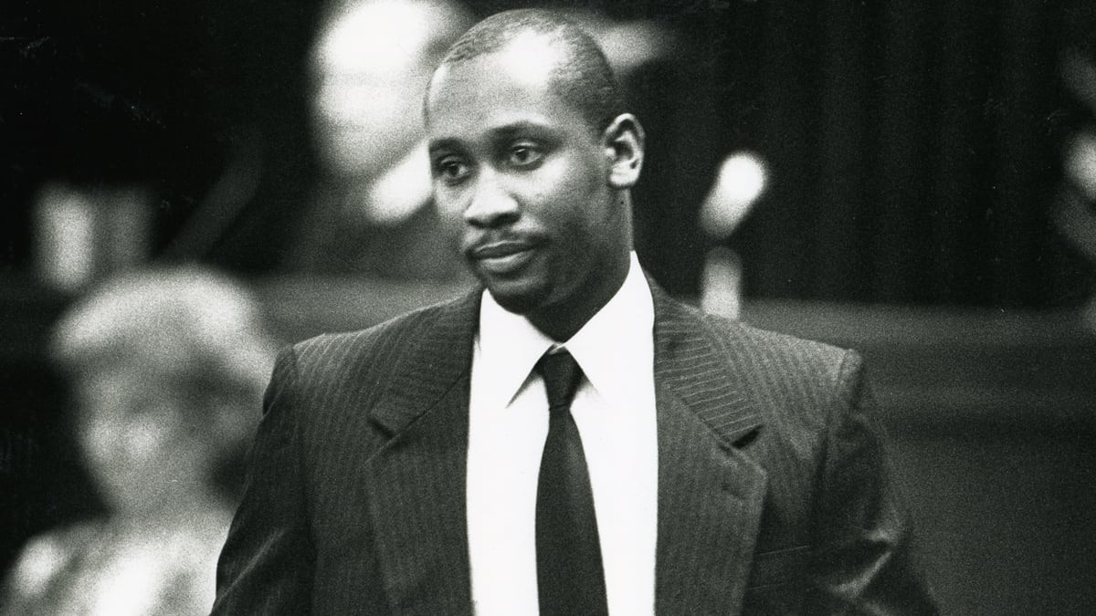 Tuy nhiên, 5 nhân chứng khác có mặt tại tòa cho lời khai có lợi cho Davis. Tại tòa, Davis khai rằng đã rời khỏi hiện trường trước khi cảnh sát MacPhail bị bắn chết.