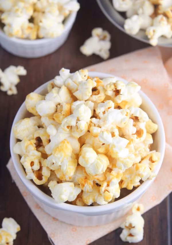 Bỏng ngô. Bỏng ngô đã ra đời cách đây gần 7.000 năm và là một trong những món ăn nhẹ lâu đời nhất trong lịch sử.