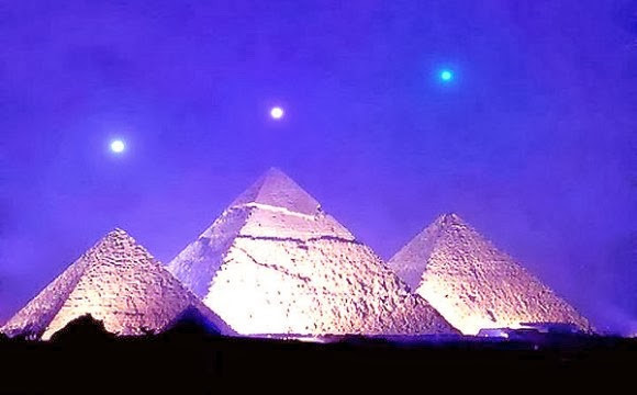 Vào thời xưa, kim tự tháp Giza từng được gọi là “Chân trời của Khufu”. Công trình này được xây từ 2,3 triệu khối đá, với tổng trọng lượng lên tới 5,9 triệu tấn.