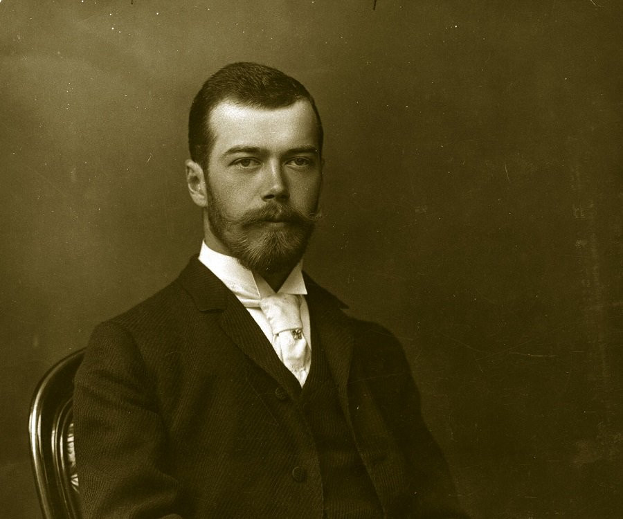 Nicholas II nắm quyền trị vì đất nước từ năm 1894 cho đến khi qua đời. Dưới triều đại của Sa hoàng Nicolas II, nước Nga đã lâm vào khủng hoảng kinh tế và quân sự.