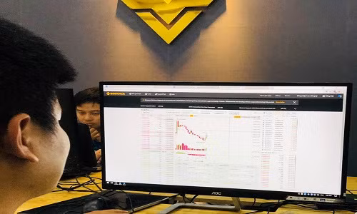 Thị trường Bitcoin không còn sôi động với những đợt tăng hàng chục phần trăm nhưng vẫn khiến nhiều người bỏ thời gian, tiền của để tham gia.