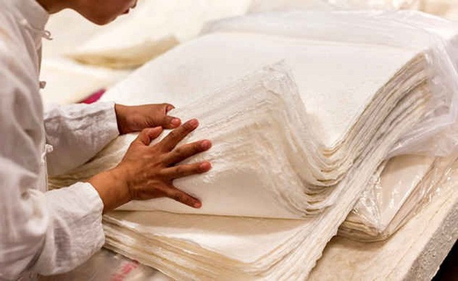 Phải đến thế kỷ 12, giấy mới được mang đến châu Âu và dần dần phổ biến ở nhiều nước trên thế giới.