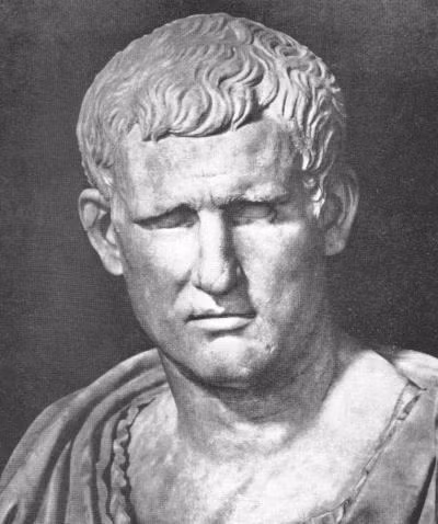 Trên cương vị một tướng quân, Agrippa đã trở thành người hỗ trợ đắc lực cho Augustus trên mặt trận quân sự. Ông đã có nhiều chiến công hiển hách, đáng chú ý là chiến thắng trước tướng Mark Antony và Nữ hoàng Ai Cập Cleopatra trong trận Actium. Mời độc giả xem video: Tái hiện trận chiến lịch sử của Hoàng đế Napoleon (nguồn: VTC14)