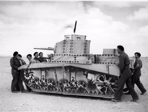 Để giải quyết tình huống này, Maskelyne đã hô biến một vịnh nhỏ, cách cảng Alexandria khoảng 2 km thành bản sao của cảng biển này với đầy đủ ụ tàu, tàu giả, mặt tiền các tòa nhà, ổ pháo phòng không...