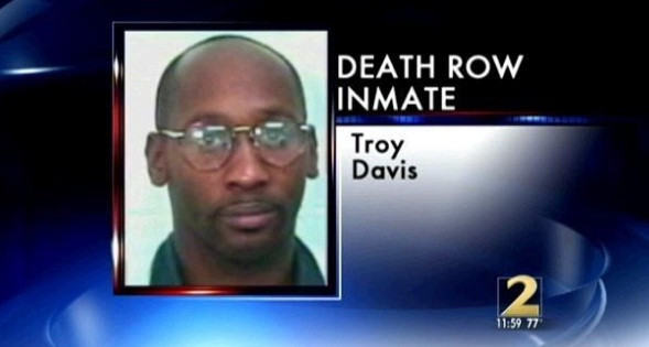 Sau khi bản án dành cho Davis được công bố, dư luận Mỹ không khỏi bị "sốc". Người ta còn thực hiện chiến dịch vận động đòi trả tự do cho Davis. Hơn 640.000 người đã ký vào đơn yêu cầu xét xử lại vụ án.