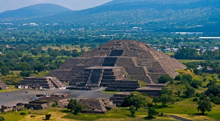 Công trình này cao 60m so với đồng bằng trong thung lũng Teotihuacan.