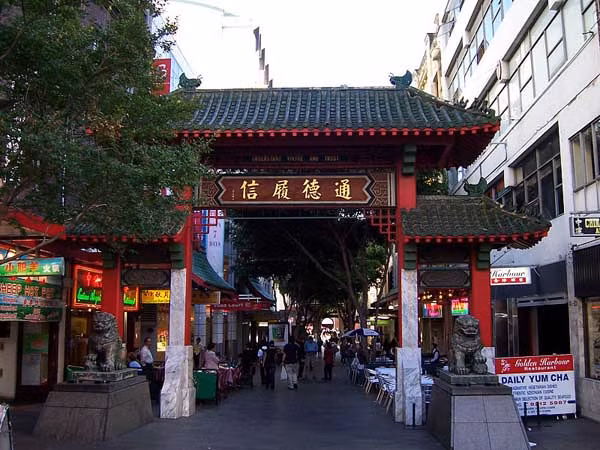 Khu phố người Hoa ở Haymarket, giữa Central Station và cảng Darling, Sydney, Australia được nhiều người biết đến.