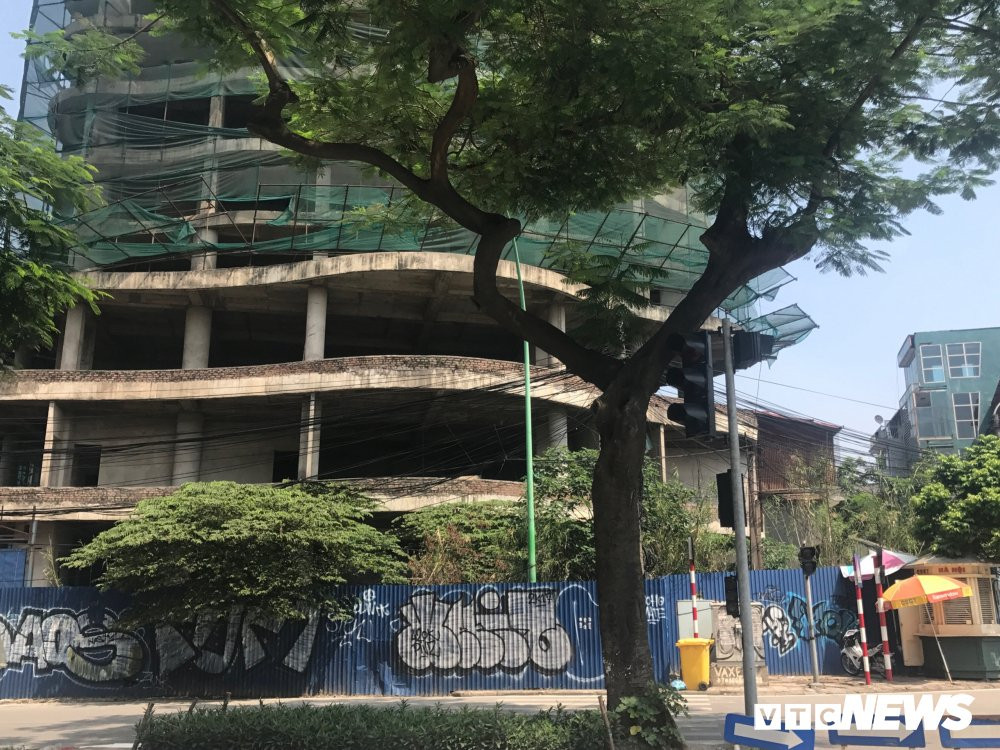 Hiện nay, công trình đã dừng hẳn việc thi công, cũng không thấy có công nhân xây dựng ra vào khu vực này. Nhiều người tỏ ra tiếc nuối cho một dự án may mắn nằm tại vị trí đẹp nhất Hồ Tây nhưng không được hoàn thiện, bị hoang hóa, rêu phong hàng chục năm.