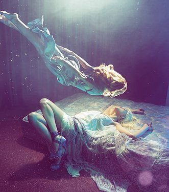 Sau quá trình nghiên cứu, một số nhà tâm lý học, thần kinh học lý giải hiện tượng hồn lìa khỏi xác thực chất chỉ là ảo ảnh được tạo ra bởi tiềm thức của con người.