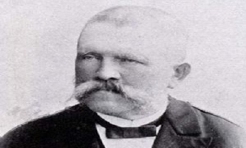  Cha của trùm phát xít Hitler tên là Alois Schicklgruber. Tuy nhiên, ông đổi thành Alois Hitler vào năm 1876.