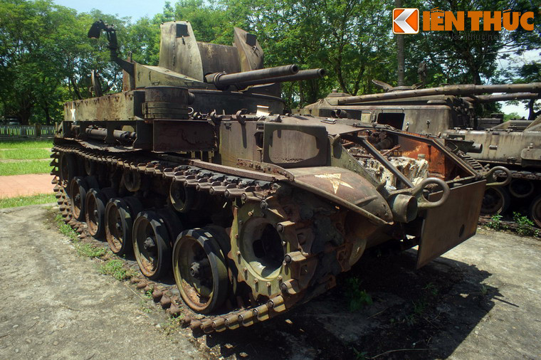 Xe tăng gắn pháo phòng không hai nòng của Mỹ trang bị cho quân đội Sài Gòn, quân Giải phóng thu được tại Tân Mỹ, Thuận An trong chiến dịch giải phóng Thừa Thiên - Huế ngày 26/3/1975.