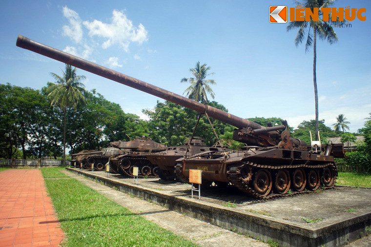 Được mệnh danh "Vua chiến trường", pháo tự hành 175mm là loại vũ khí tối tân được trang bị cho quân đội Mỹ và Sài Gòn thời Chiến tranh Việt Nam. Cỗ pháo trong ảnh được quân đội Giải phóng thu được trong cuộc rút chạy của địch tại Tân Mỹ, Thuận An, Thừa Thiên - Huế ngày 26/3/1975.