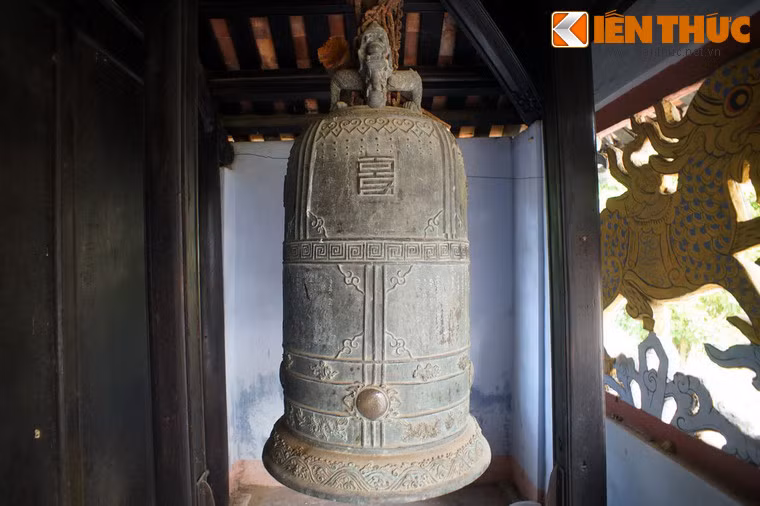 Chùa hiện lưu giữ một quả chuông lớn đúc năm 1819, 7 pho tượng cổ mà bà Hoàng Thị Phiếu cung tiến và có 17 bản sắc phong của các vua nhà Nguyễn cho những người có công khai canh, khai khẩn làng.