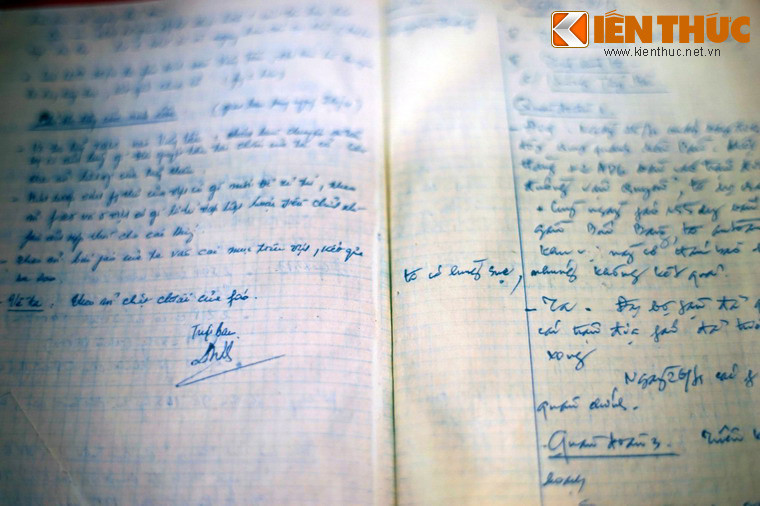 Sổ trực ban Chiến dịch Hồ Chí Minh, trong đó các trợ lý tác chiến ghi tóm tắt diễn biến tình hình chiến dịch từ ngày 25/4 - 1/5/1975.