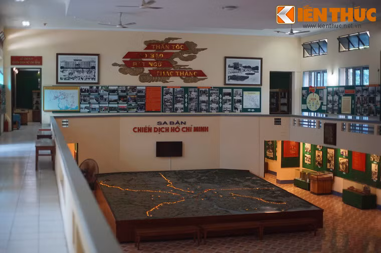 Điểm nhấn ở nhà trưng bày là một sa bàn lớn có diện tích 60m2, được đặt ở tầng 1.