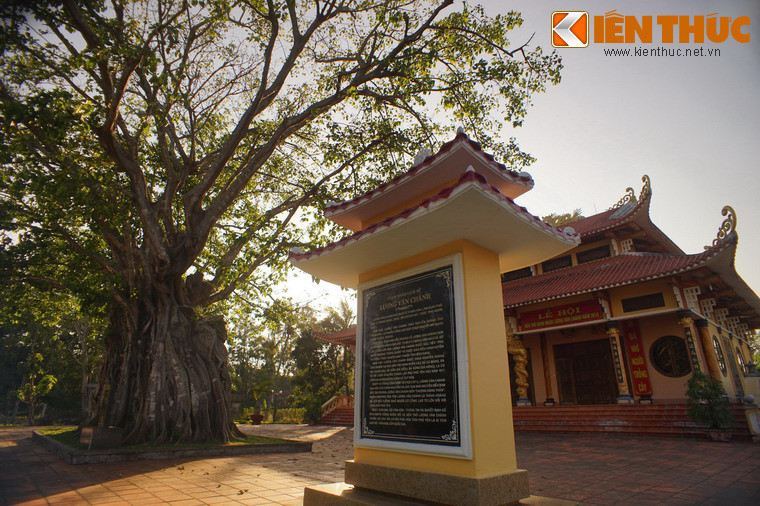 Theo các sử liệu, ông Lương Văn Chánh là người có công đầu mở mang vùng đất Phú Yên từ cuối thế kỷ 16 đền đầu thế kỷ 17. Sau khi ông qua đời vào đầu thế kỷ 17, người dân lập đền thờ để tưởng nhớ.