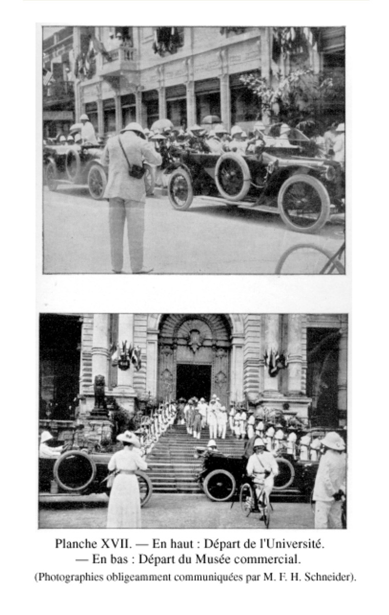 Ảnh trên: Vua Khải Định ra về sau khi thăm Đại học Đông Dương. Ảnh dưới: Đoàn của vua ra về sau khi thăm Bảo tàng Thương mại. Ảnh tư liệu.