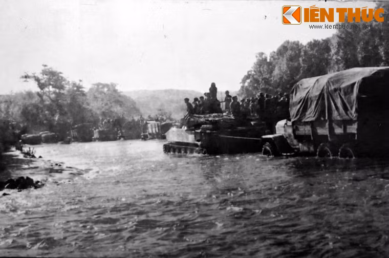 Đội hình Quân đoàn vượt ngầm An Bun tháng 4/1975.
