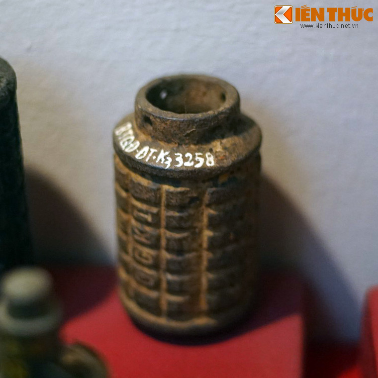 Lựu đạn DF, quân giới Việt Nam sản xuất, trang bị cho bộ đội trong Kháng chiến chống Pháp.