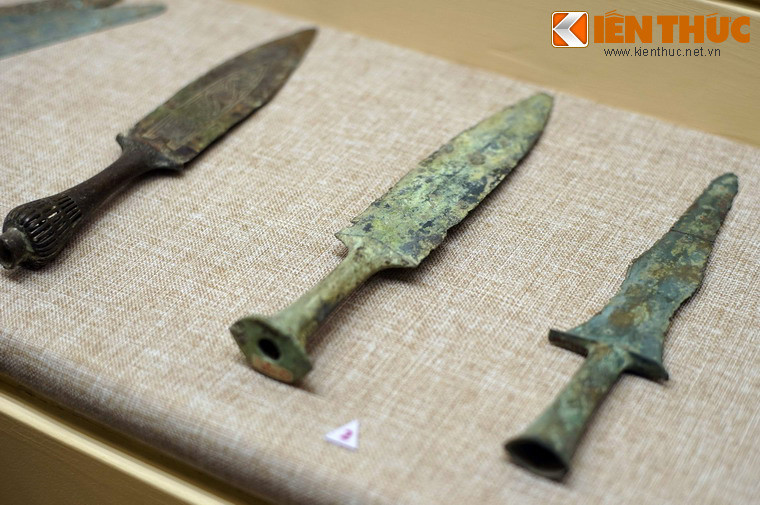 Dao găm là loại vũ khí đánh gần, cũng là một trong các di vật tiêu biểu của văn hóa Đông Sơn.