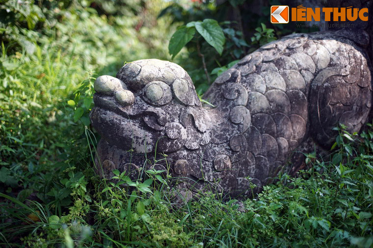 Cận cảnh tượng lân trước mộ danh tướng Nguyễn Tri Phương.