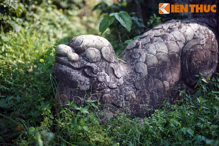 Cận cảnh tượng lân trước mộ danh tướng Nguyễn Tri Phương.