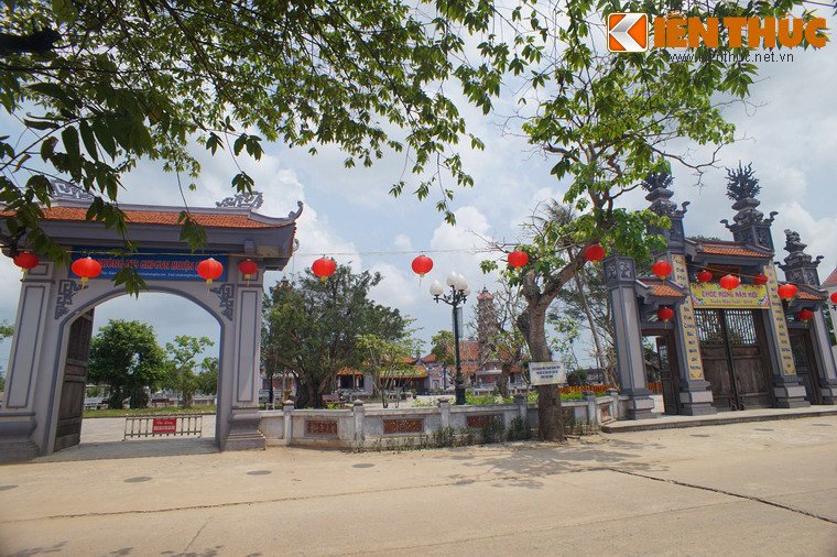 Nằm ở xã Mỹ Thủy, huyện Lệ Thủy, tỉnh Quảng Bình, chùa Hoằng Phúc được coi là ngôi chùa có lịch sử lâu đời nhất miền Trung.