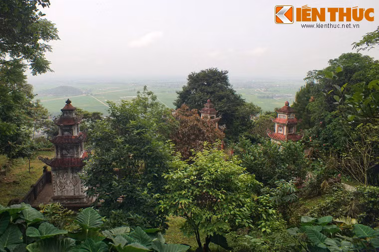 Vườn tháp của chùa Thiên Tượng.