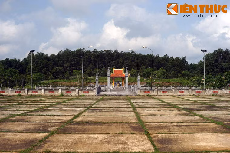 Ngày nay, lăng mộ Nguyễn Hữu Cảnh đã trở thành một di tích lịch sử quan trọng của tỉnh Quảng Bình.