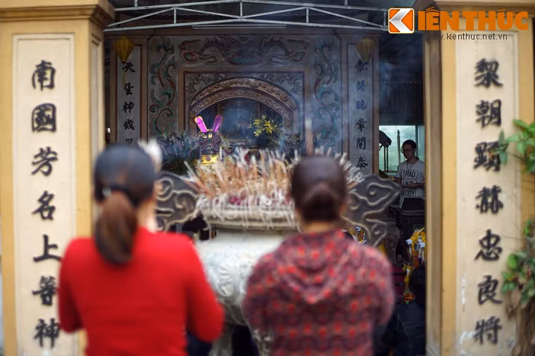 Bên cạnh đó cũng có giả thuyết ông Hoàng Mười chính là Nguyễn Xí, một danh tướng khác quê xứ Nghệ.