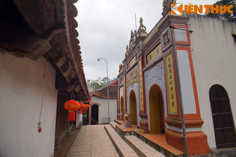 Tòa Thượng điện nằm sau tòa Tam Bảo.