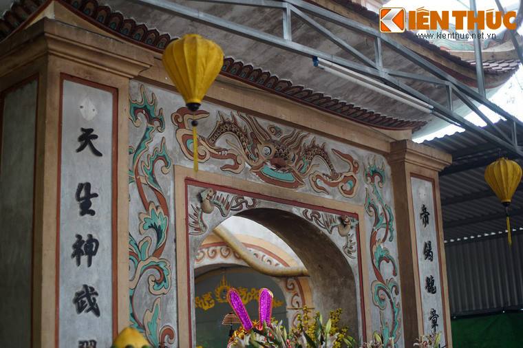 Một số nguồn sử liệu cho rằng, tiền thân của ông là Thái uý Vĩ Quốc Công, một danh tướng nhà Lê, người gốc Nghệ An.