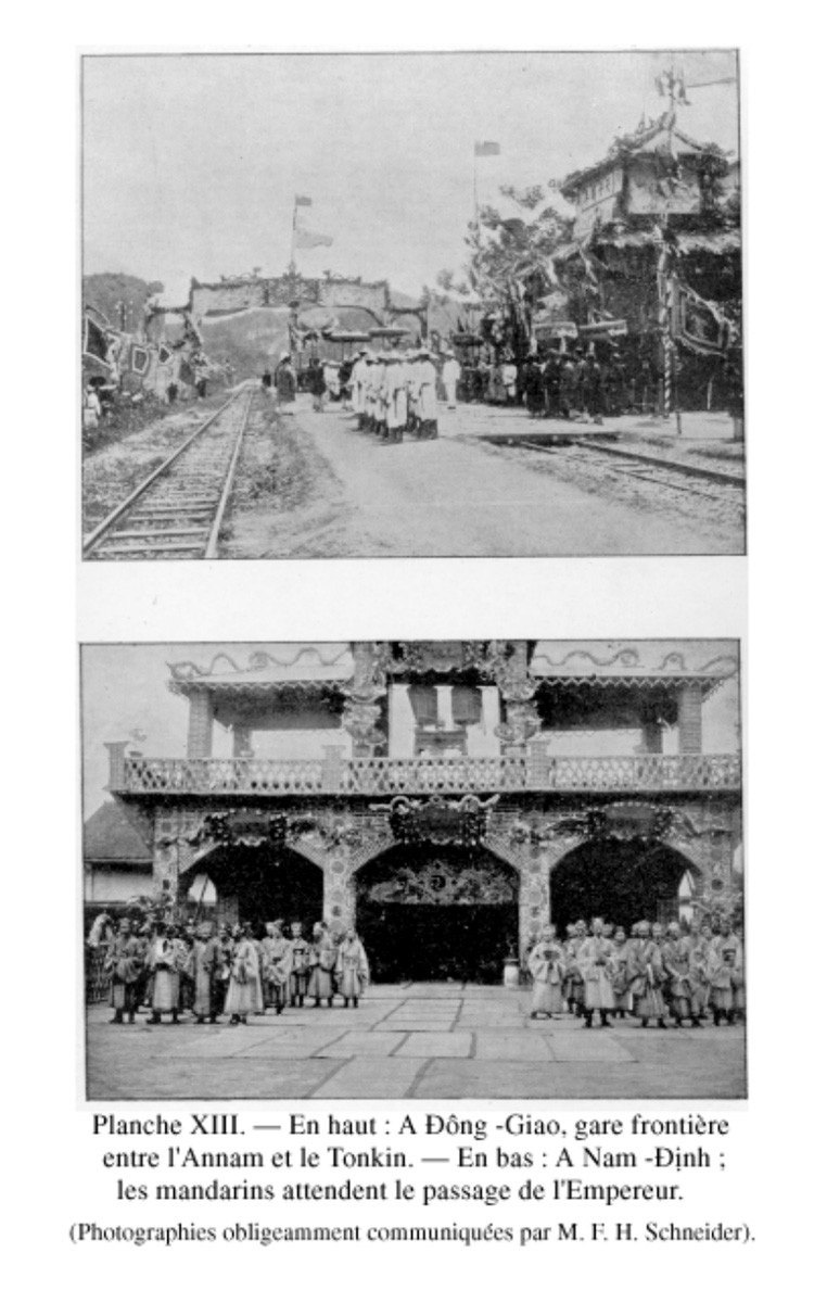 Ảnh trên: Đón tiếp vua tại ga Đồng Giao (nay thuộc thị xã Tam Điệp, tỉnh Ninh Bình). Ảnh dưới: Các quan địa phương trong triều phục chờ vua tại ga Nam Định. Ảnh tư liệu.