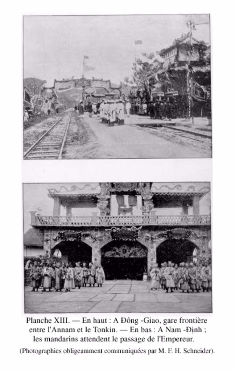 Ảnh trên: Đón tiếp vua tại ga Đồng Giao (nay thuộc thị xã Tam Điệp, tỉnh Ninh Bình). Ảnh dưới: Các quan địa phương trong triều phục chờ vua tại ga Nam Định. Ảnh tư liệu.