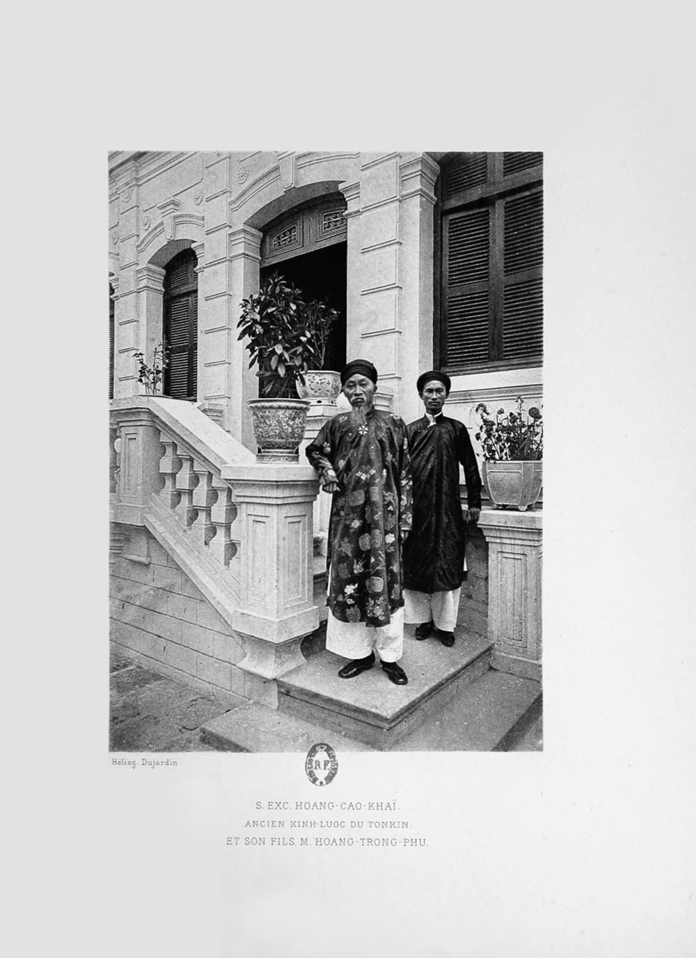 Cựu kinh lược sứ Bắc Kỳ Hoàng Cao Khải và con trai là ông Hoàng Trọng Phu. Ảnh tư liệu.