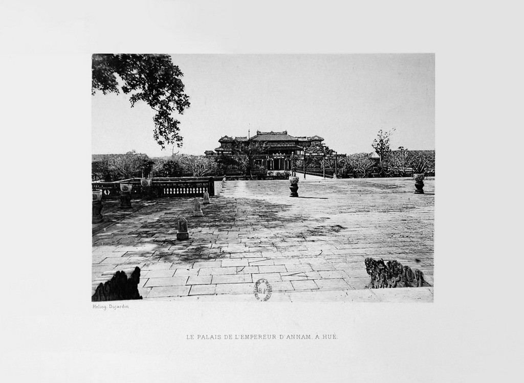 Hoàng thành Huế, từ điện Thái Hòa nhìn ra Ngọ Môn. Ảnh tư liệu.