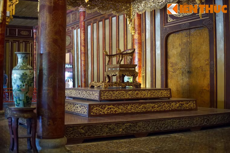 Với những giá trị to lớn về lịch sử cũng như mỹ thuật, ngai vàng của các vua nhà Nguyễn đã được công nhận là Bảo vật quốc gia vào năm 2016.