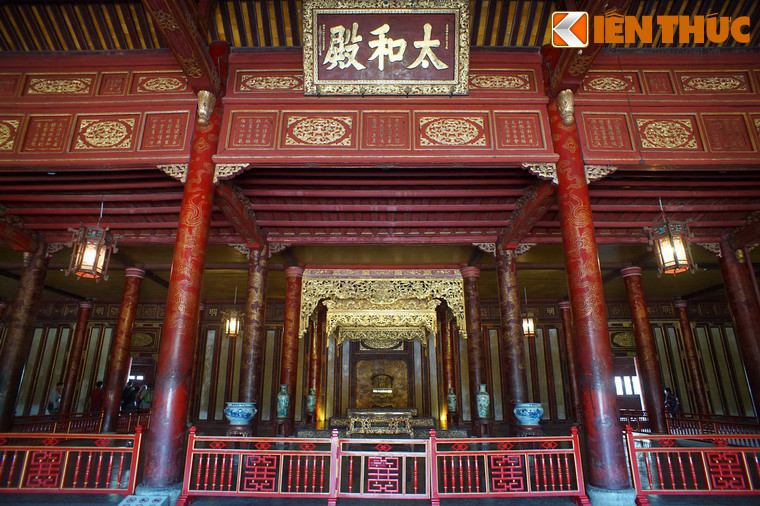 Ngày năm 5/7/1885, khi Kinh đô Huế thất thủ, quân Pháp đã tràn vào Hoàng thành và đốt phá nhiều cung điện. Trong giai đoạn Chiến tranh Việt Nam, Hoàng thành Huế cũng chịu nhiều tổn hại trong chiến sự Mậu Thân 1968.