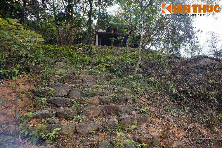 Nằm trên ngọn núi Thiên Tượng, thuộc địa phận xã Trung Lương, thị xã Hồng Lĩnh, tỉnh Hà Tĩnh, chùa Thiên Tượng là một trong những thắng cảnh nổi tiếng của xứ Nghệ. Ảnh: Cổng Tam quan chùa Thiên Tượng.