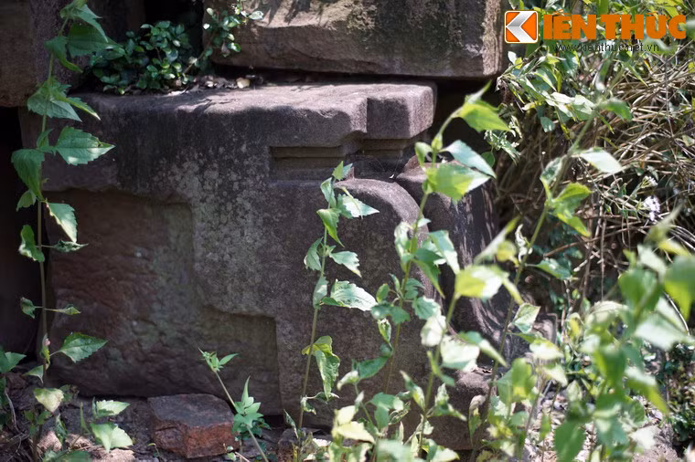 Các phiến đá này được đẽo gọt khá cầu kỳ.