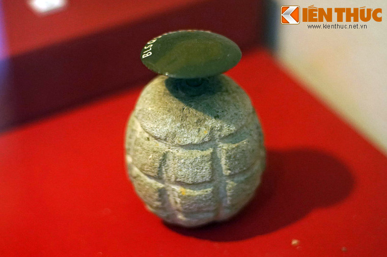 Lựu đạn vỏ xi măng do công binh xưởng Tân An, Mỹ Tho sản xuất năm 1948-1950, trang bị cho bộ đội, du kích đánh thực dân Pháp.