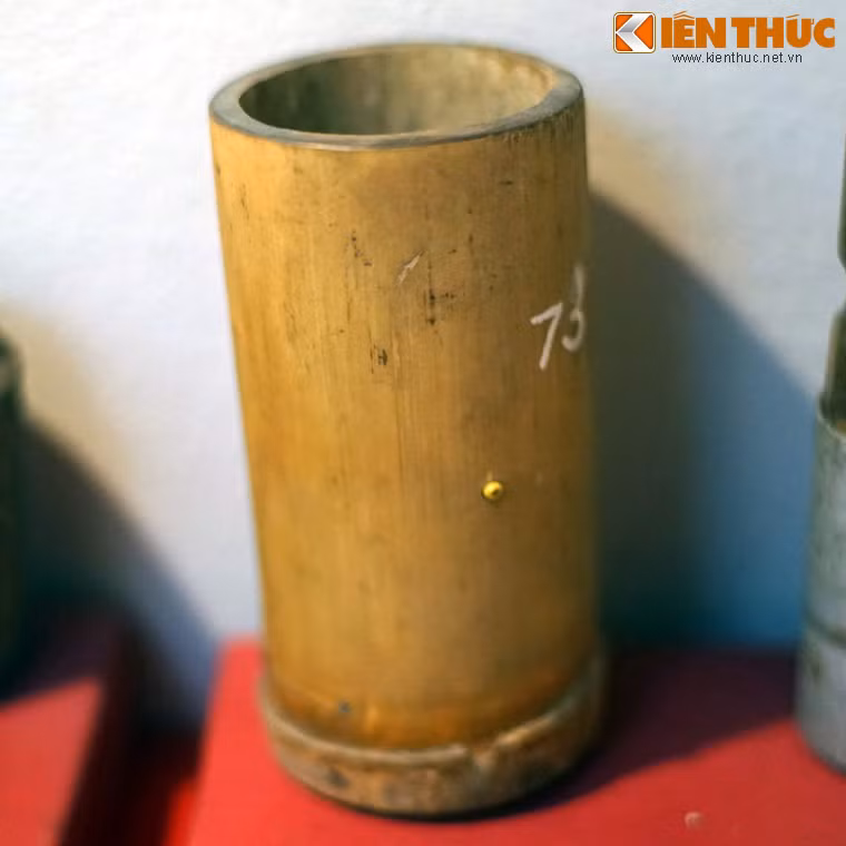  Lựu đạn tự chế bằng tre (PC T3), quân và dân khu 9 chế tạo và sử dụng trong Kháng chiến chống Pháp.