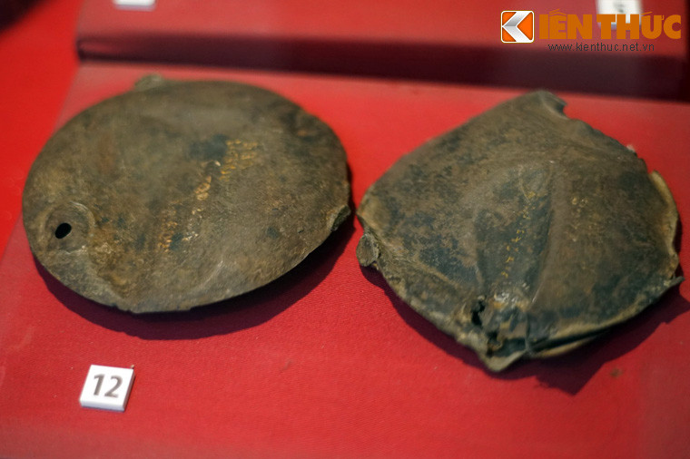 Vỏ lựu đạn hỏa mù do xưởng chế tạo vũ khí hang Lũng Sa, Hòa An, Cao Bằng sản xuất năm 1943 trang bị cho bộ đội chiến đấu.