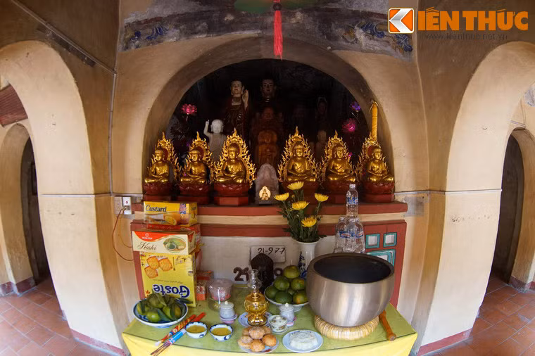 Không gian bên trong tòa Thượng điện.