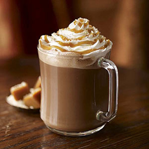 Sữa socola nóng là một thức uống tuyệt vời trong bữa tối Valentine lãng mạn nhất là trong thời tiết hơi se lạnh. Trộn đều bột socola trắng và sữa vào một cốc lớn rồi hâm nóng trong lò vi sóng khoảng 60 giây với nhiệt độ cao. Ảnh: zing