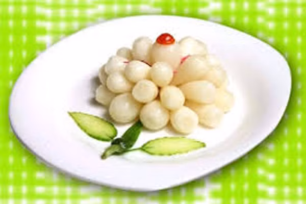 Nơi bảo quản. Nên bảo quản ở nơi thoáng mát, nếu những ngày tết có nắng thì chị em có thể mang cả vại dưa hành ra phơi nắng, dưa sẽ giòn và bảo quản được lâu hơn.