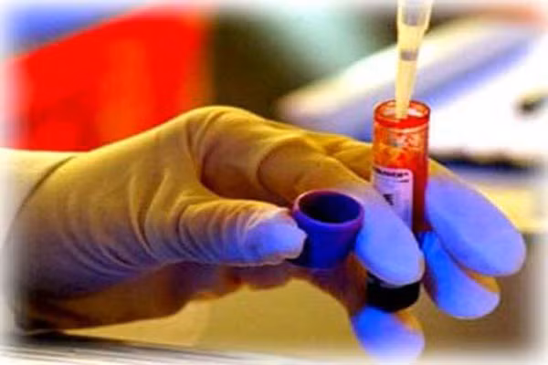 3. Xét nghiệm dấu vết của máu trong phân (FOBT). Như tên gọi của nó, nhằm mục đích phát hiện mất máu tiềm ẩn trong đường tiêu hóa, ở bất cứ nơi nào từ miệng cho đến đại tràng. Xét nghiệm dương tính ("phân dương tính") có thể liên quan đến hoặc xuất huyết đường tiêu hóa trên hoặc xuất huyết đường tiêu hóa dưới và cần phải tiếp tục điều tra thêm nguyên nhân như ung thư đại trực tràng hoặc ung thư dạ dày.