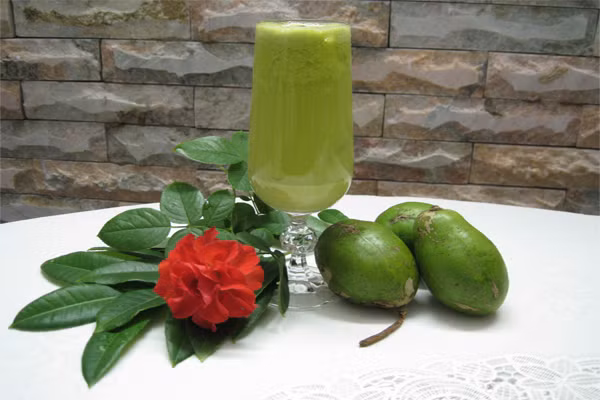 Nước cóc ép. Là loại chứa nhiều vitamin C nhất, do đó nó đặc biệt tốt để giã rượu cho các quý ông. Để thêm vị đậm đà, bạn nên cho vào một ít muối cho đỡ chua.